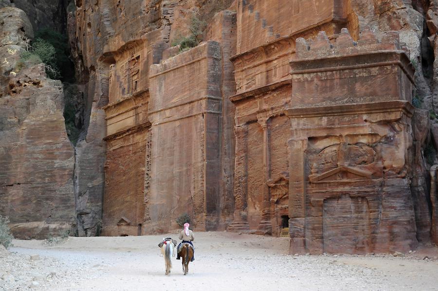 Road of facades outer Siq