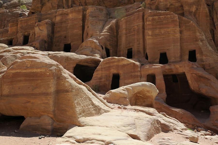 Road of facades outer Siq