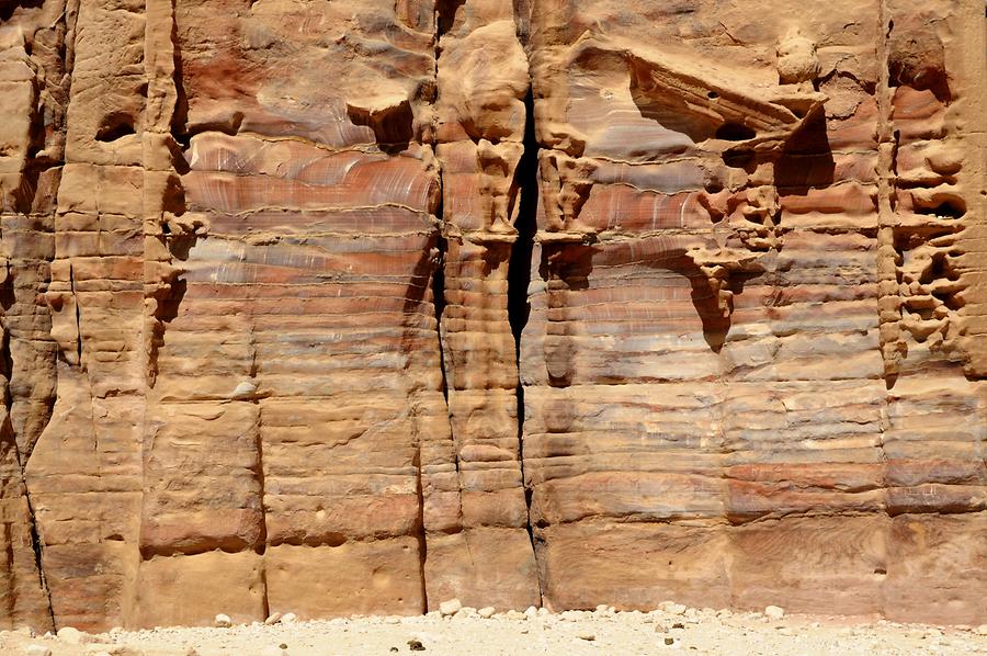 Road of facades outer Siq