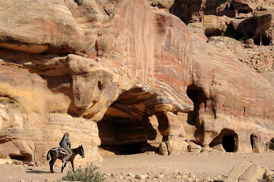 Road of facades outer Siq