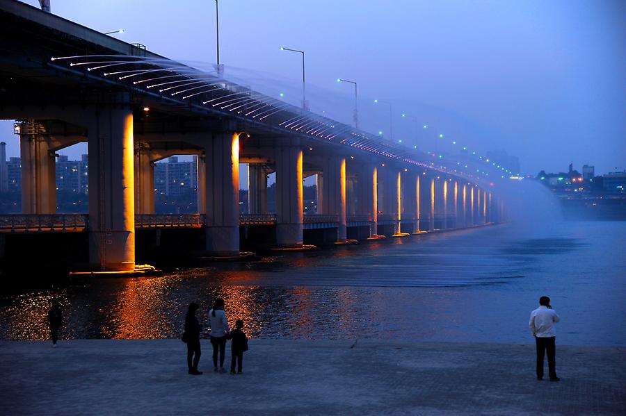 Banpo Bridge Fountain