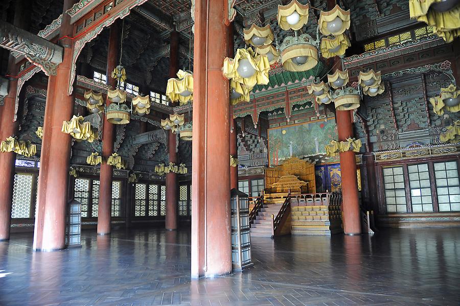 Changdeok throne hall