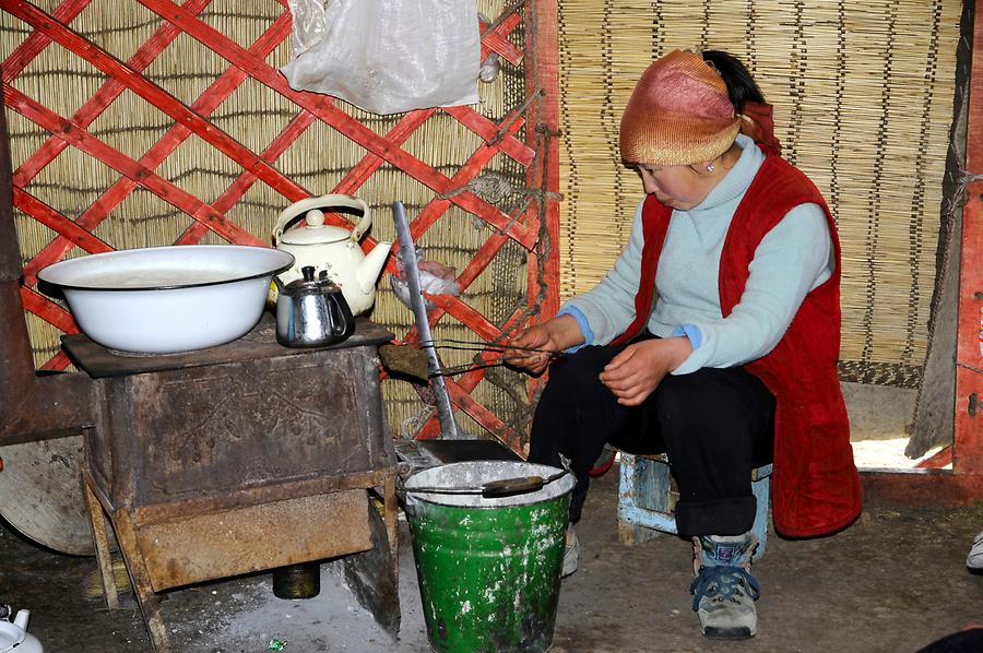 Song Kol - Yurt Camp, Kitchen