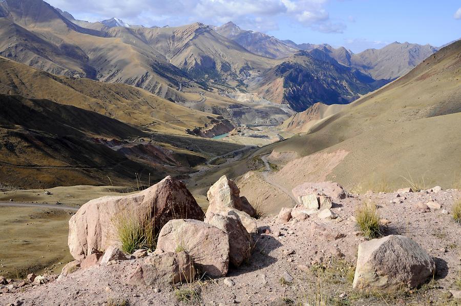 Tölök Valley