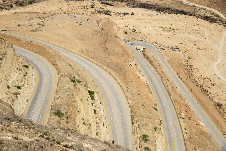 Zig-Zag Road to Jebel Qamar Zig-Zag Road to Jebel Qamar