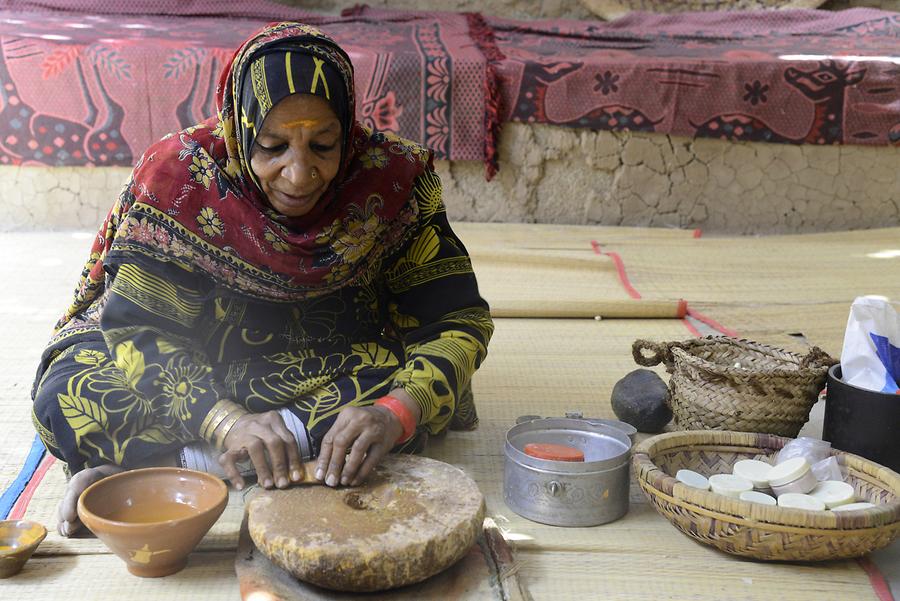 Al Hamra - Residential House; Woman