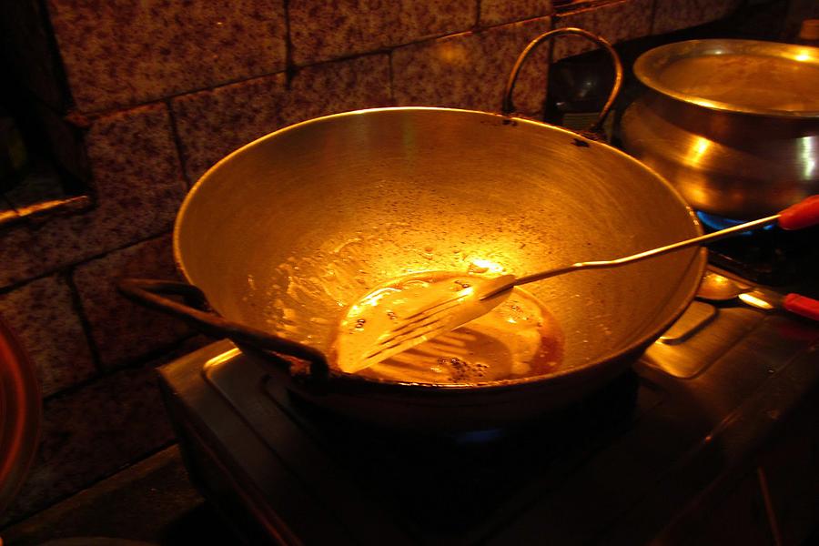 Muttrah - Suq; Making 'Halva'