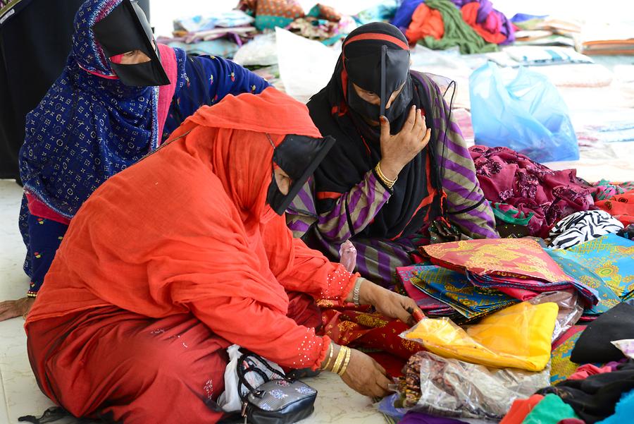 Sinaw - Textile Market; Bedouin Women