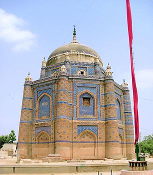 Shrine of Shah Ali Akbar dating from 1580s, Photo: Junaid Ahmed, from Wikicommons 