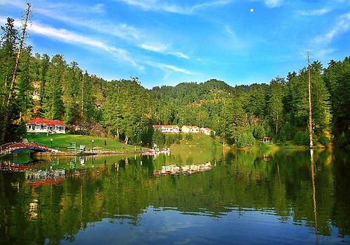 Banjosa lake near Rawalakot, Photo:Khurram Naseer from Wikicommons 