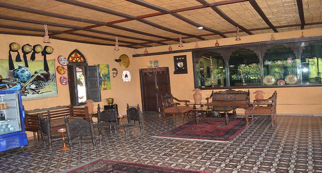 Handicrafts displayed in a traditional restaurant, Photo: Haris Naeem, 2017