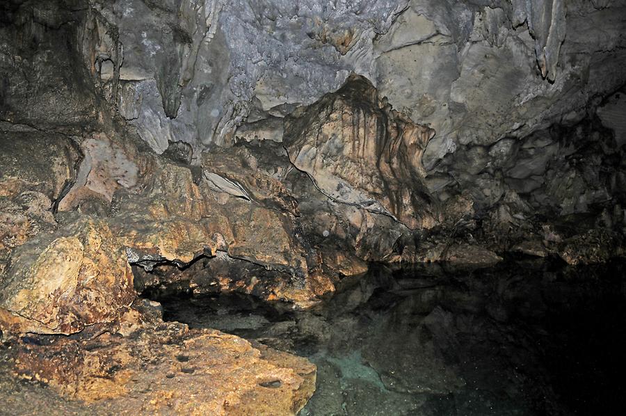 Hinagdanan Cave