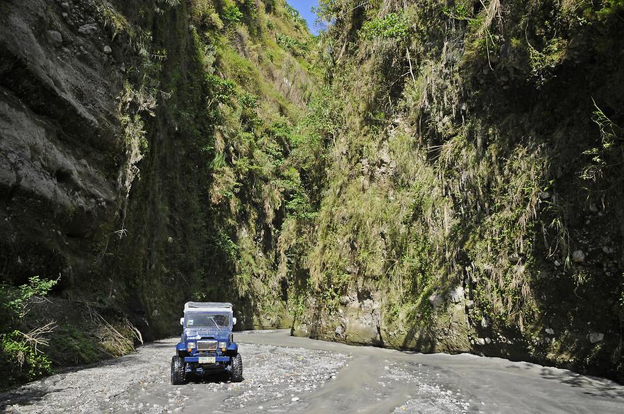 Lava canyons Pinatubo