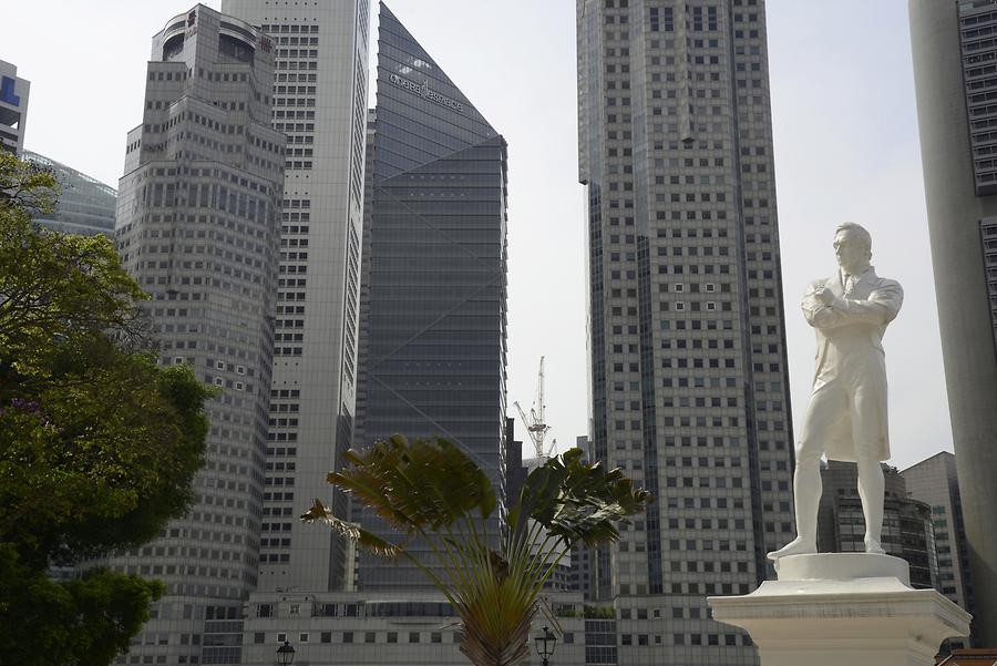 Statue of Sir Stamford Raffles