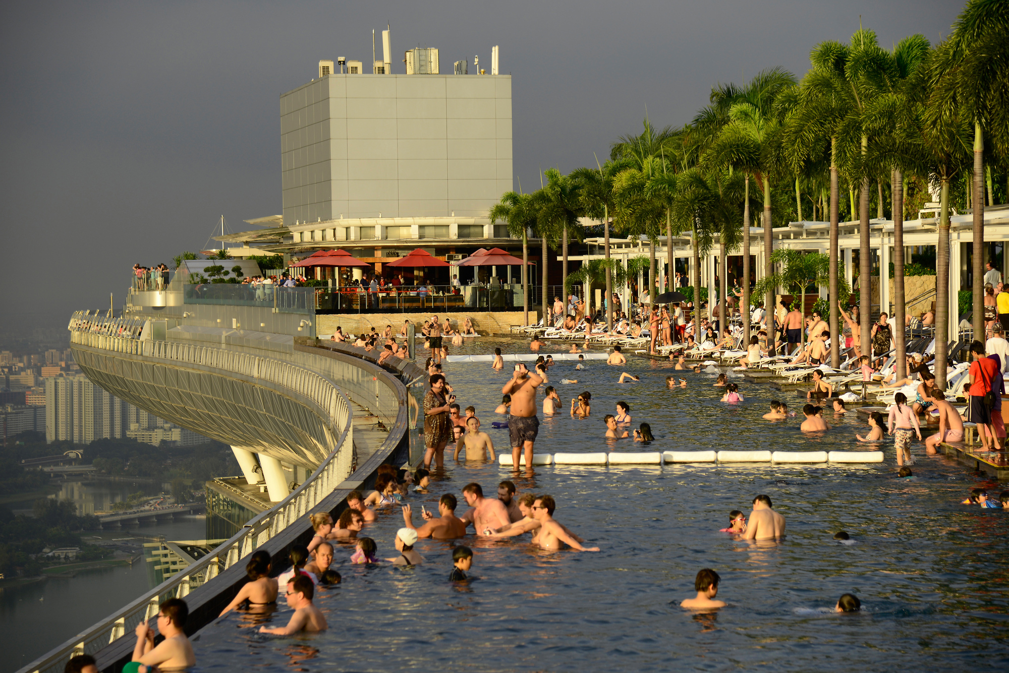 Marina Bay Sands Hotel - Rooftop Pool (3) | Marina Bay | Geography im ...