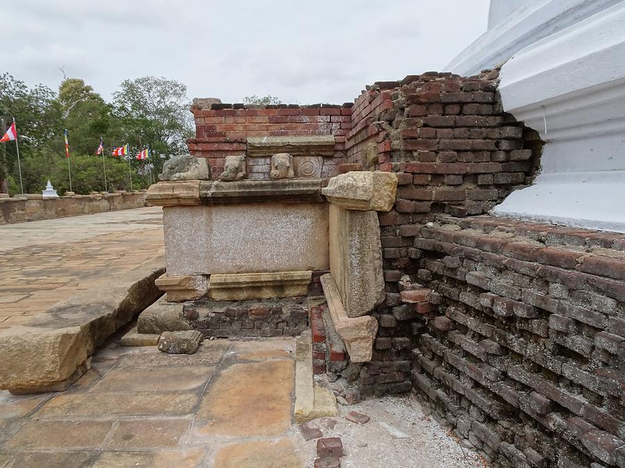 Anuradhapura - Mirisawetiya Stupa