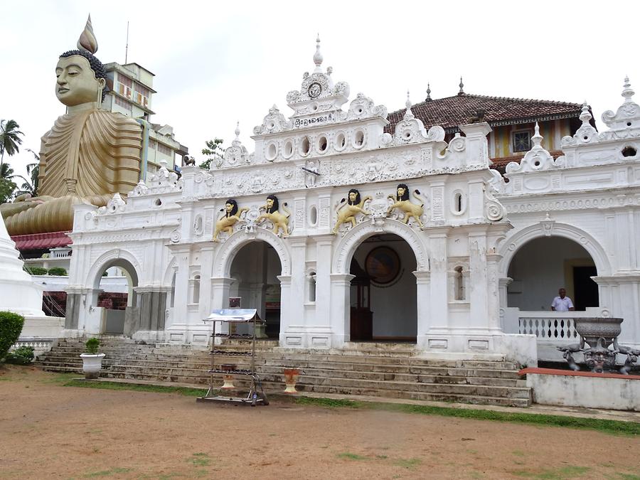 Dikwella - Wewrukannala Buduraja Maha Viharaya Temple