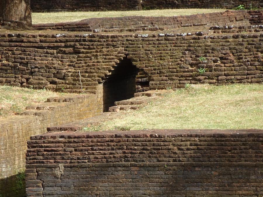 Sigiriya - Gardens; Vault