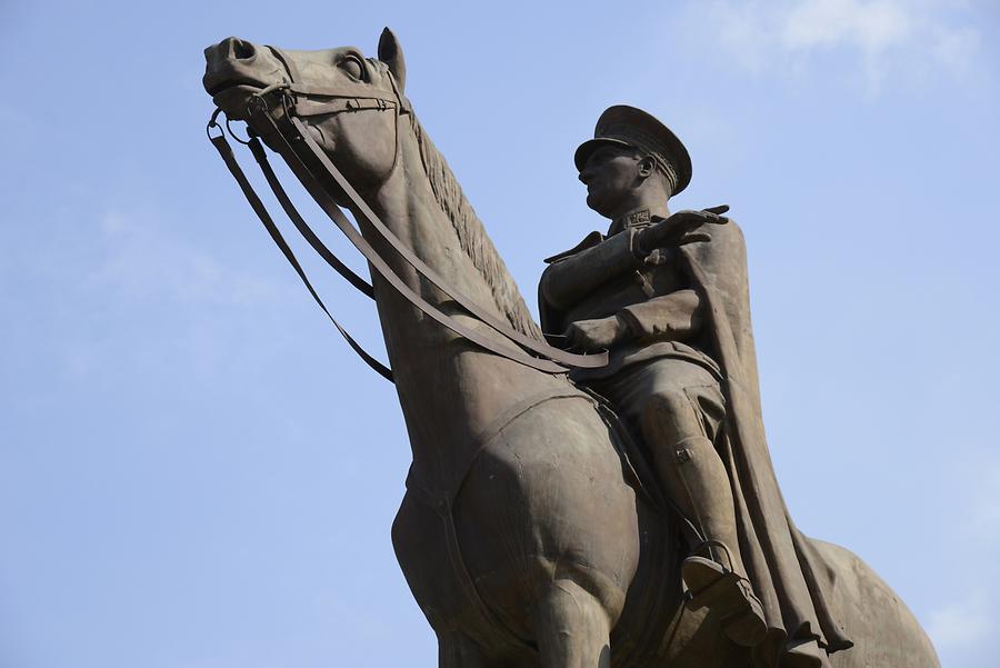 Bursa - Statue of Atatürk