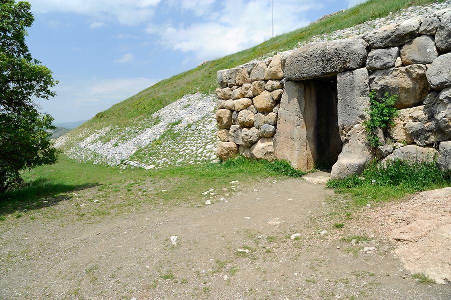 The City Walls of Hattusa