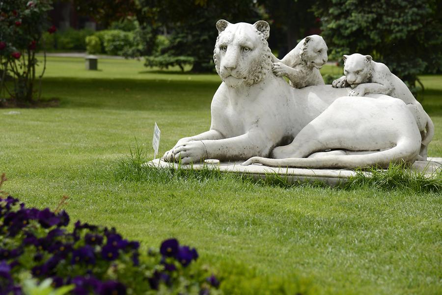 Dolmabahçe Palace - Park