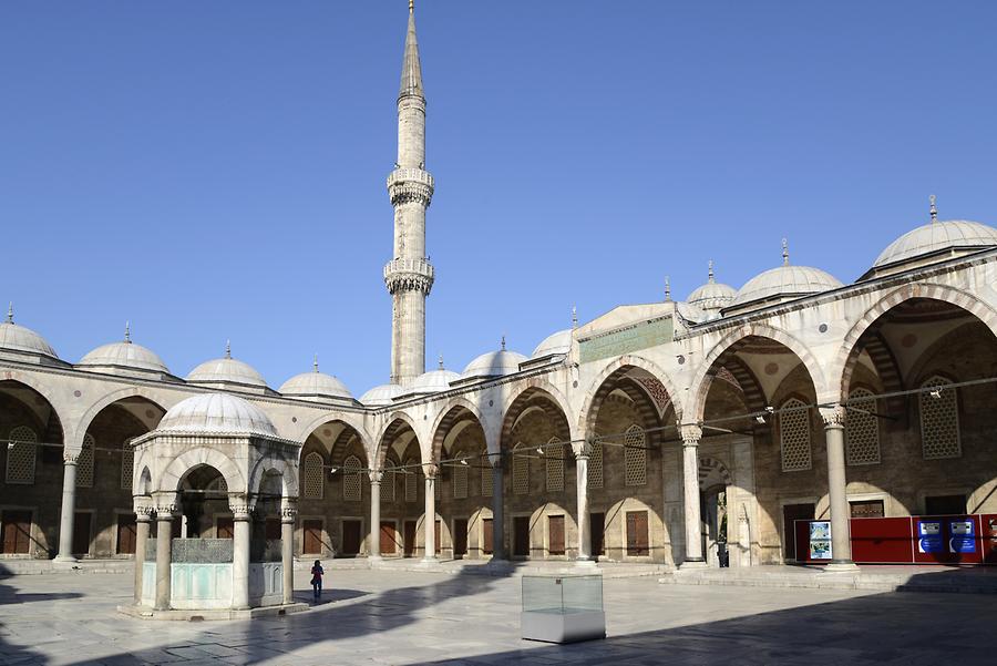 Sultan Ahmet Mosque - Courtyard