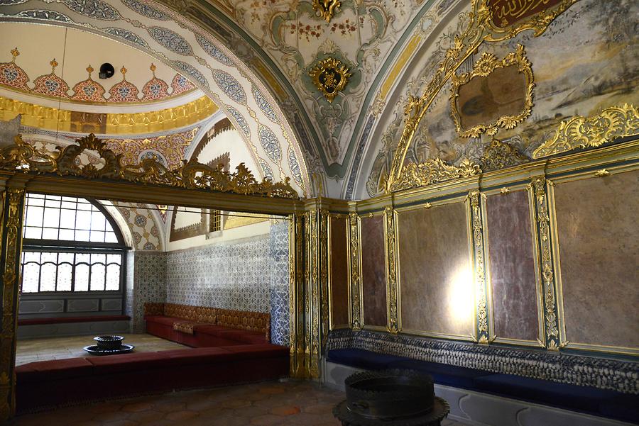 Topkapi Palace - Audience Chamber; Inside