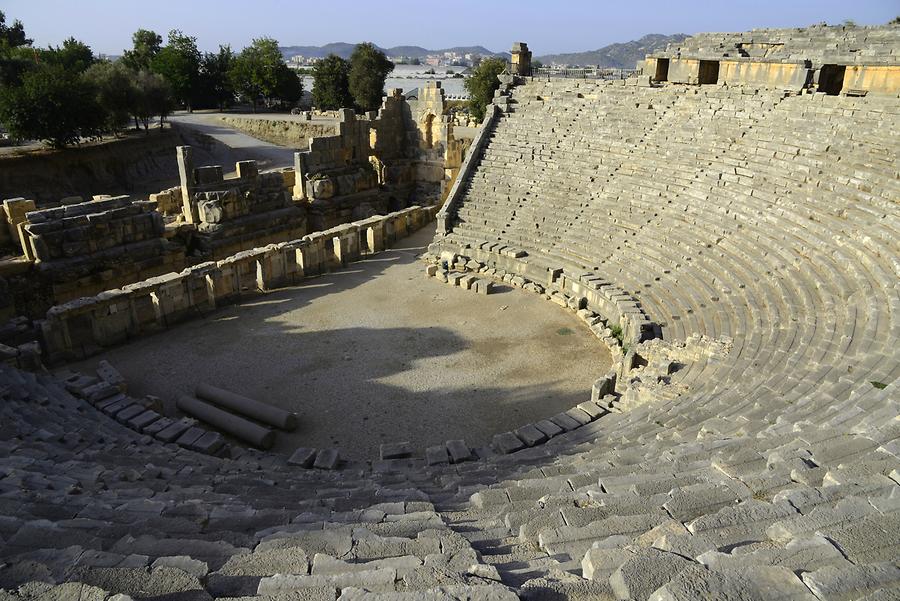 Myra - Theatre