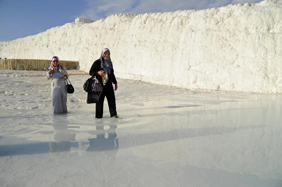 Pamukkale - Tourists