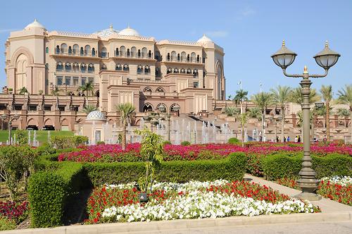 Reichtum durch Öl: der Emirates Palace von Abu Dhabi