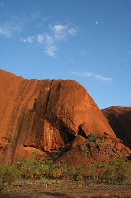 Ayers Rock, Moonset