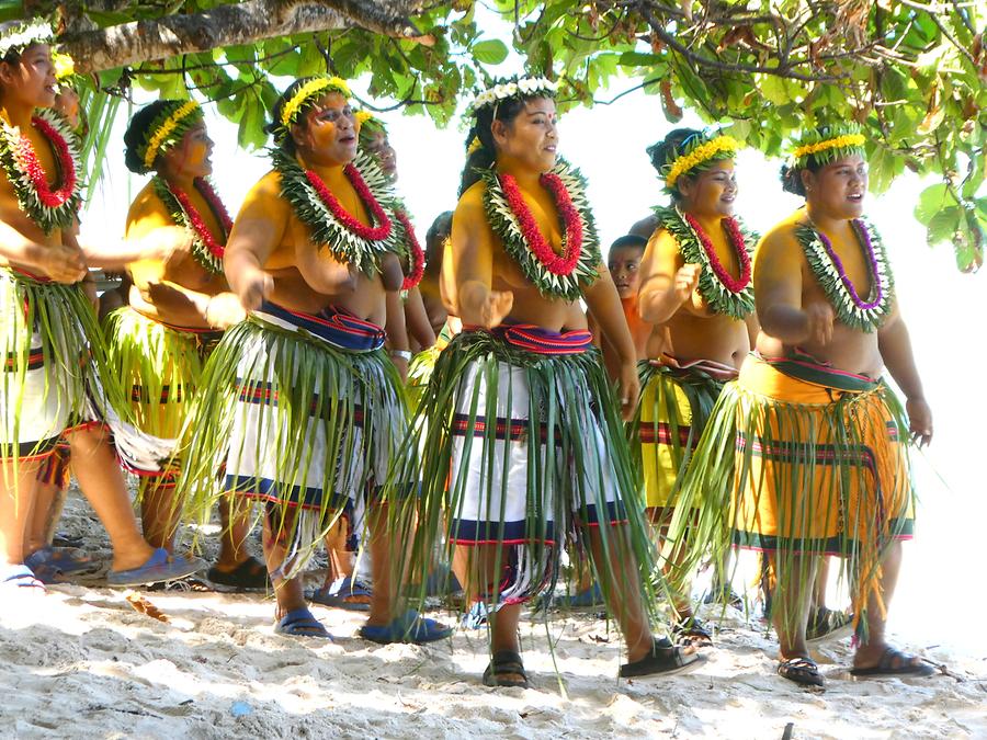 Lamotrek Atoll - Traditional Dance