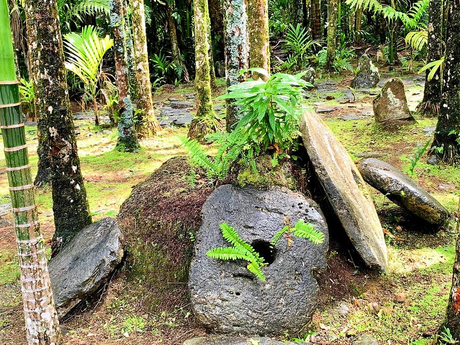 Ngulu Atoll - Rai Stones