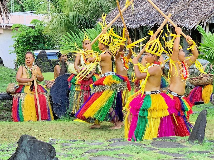 Ngulu Atoll - Traditional Dance