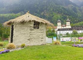 Lehmhütte