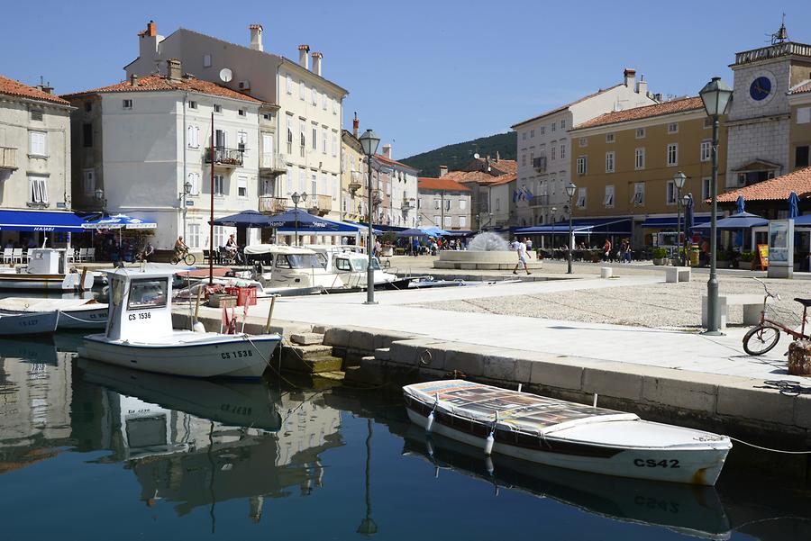 Cres - Square of Frane Petrić