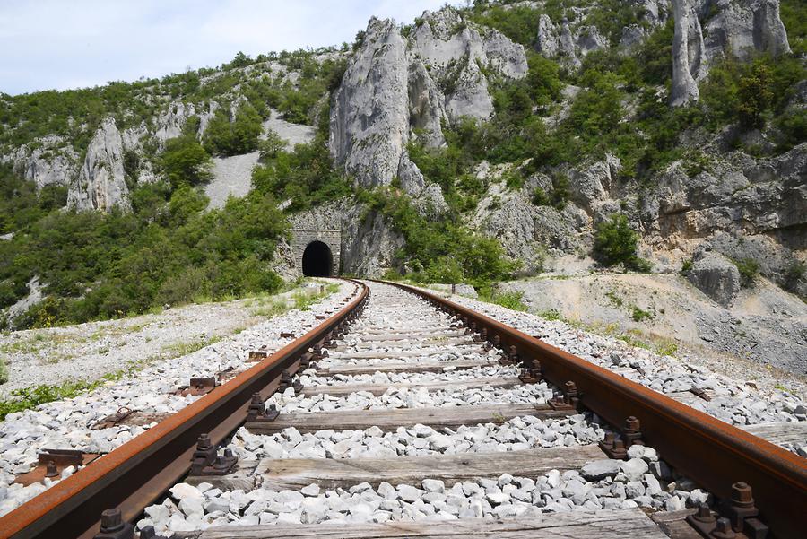 Vranjska Draga Canyon; Railway