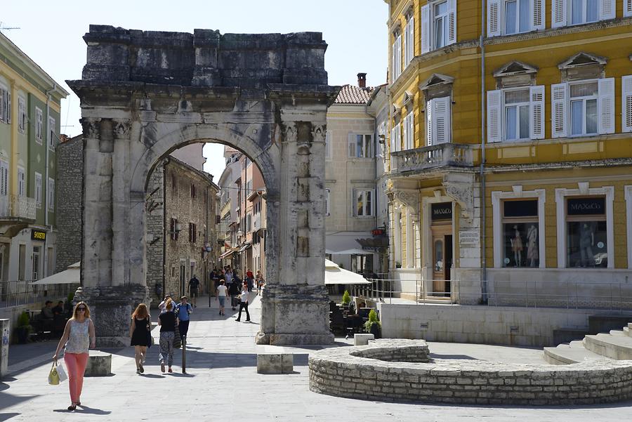 Pula - Arch of the Sergii