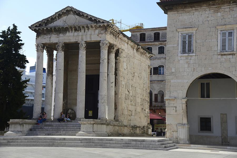 Pula - Temple of Augustus