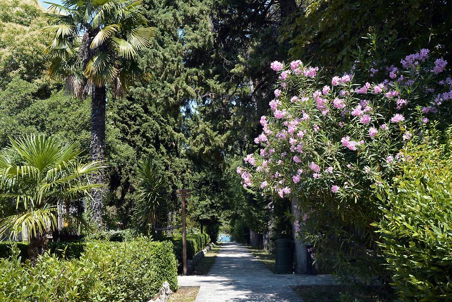 Visovačko Lake - Visovac Monastery; Garden