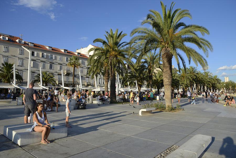 Harbour Promenade 'Riva'