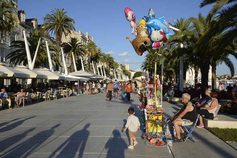 Harbour Promenade 'Riva'