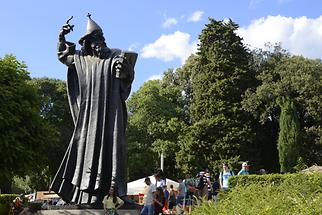 Statue of Bishop Gregory of Nin (1)