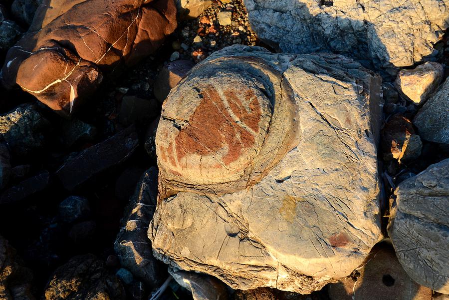 Bay near Amoudi - Stones