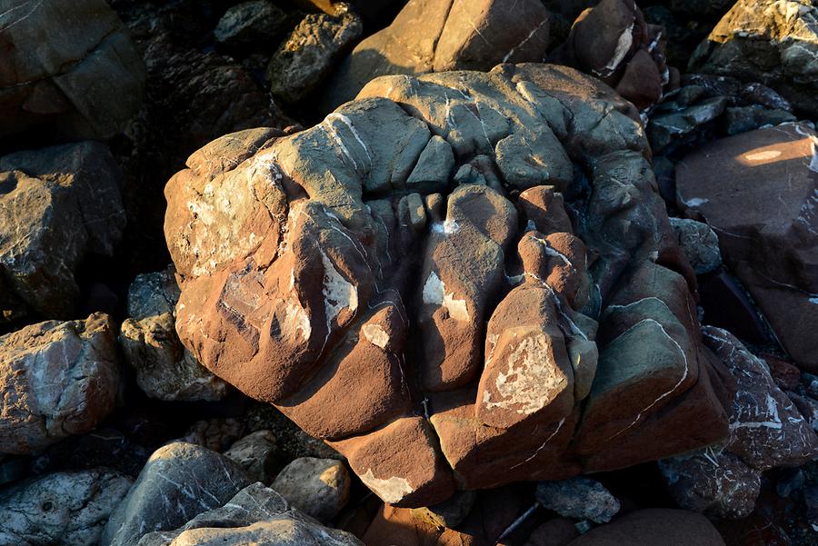 Bay near Amoudi - Stones