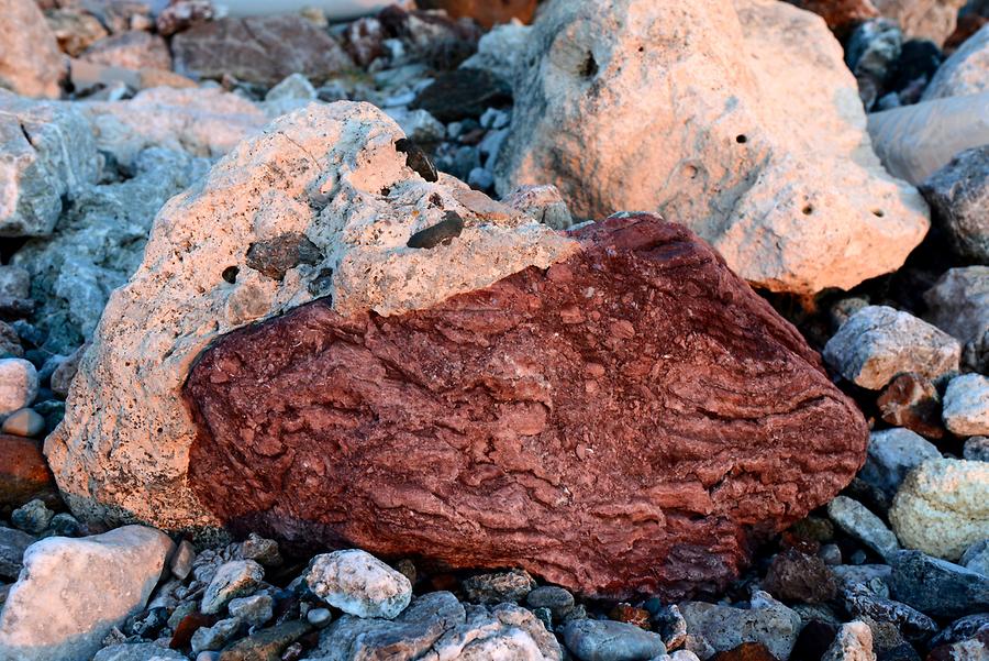 Bay near Amoudi - Stones