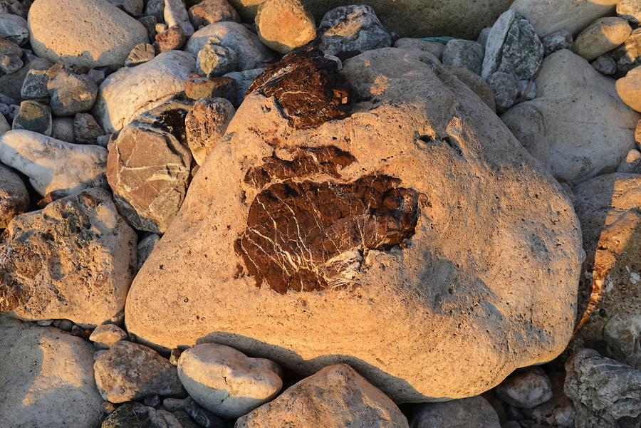 Bay near Amoudi - Stones