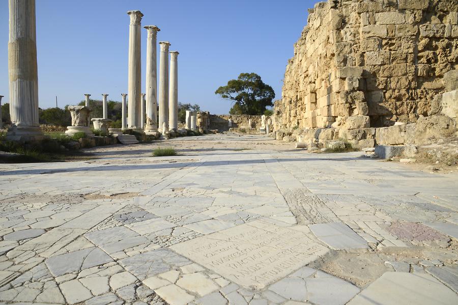 Salamis - Colonnade