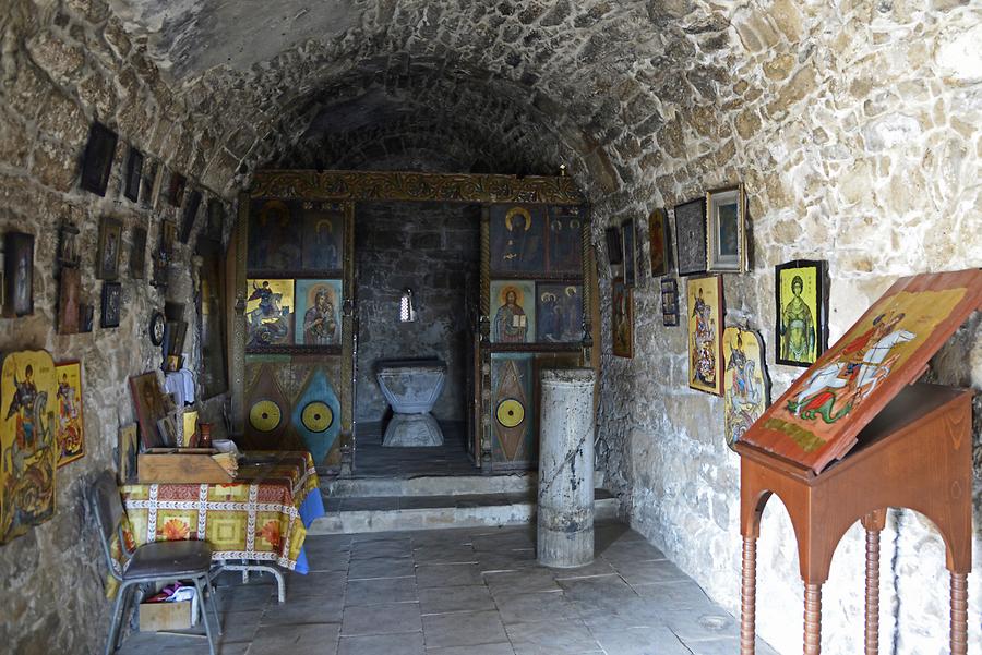 Agios Georgios - Inside