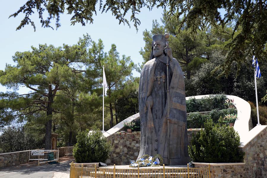 Kykkos - Monument of Makarios III